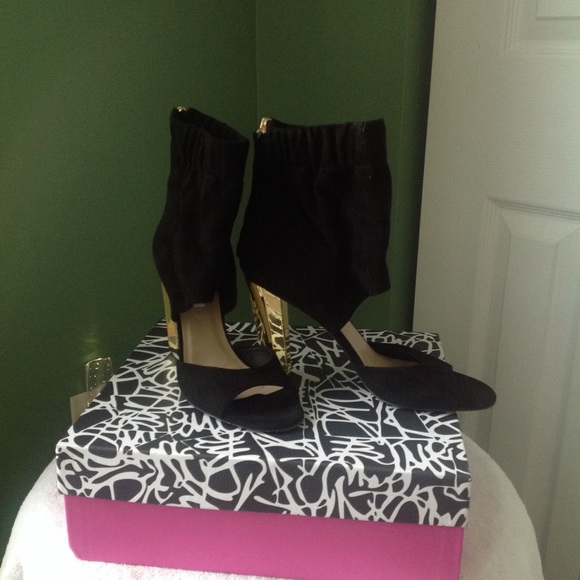 BEAUTIFUL Velvet peep toe Bootie - Picture 3 of 6